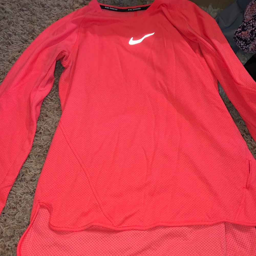 Nike workout shirt size M in great condition